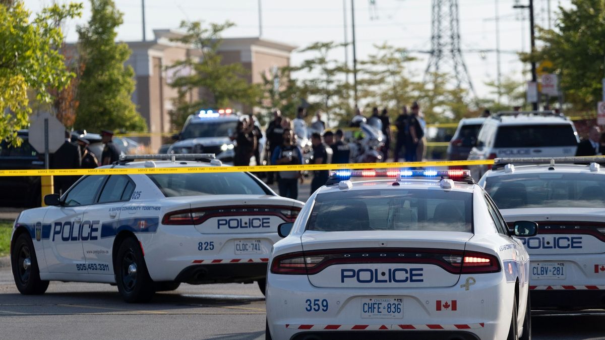 Střelec v Torontu zabil dva lidi a další tři zranil, policie ho zastřelila